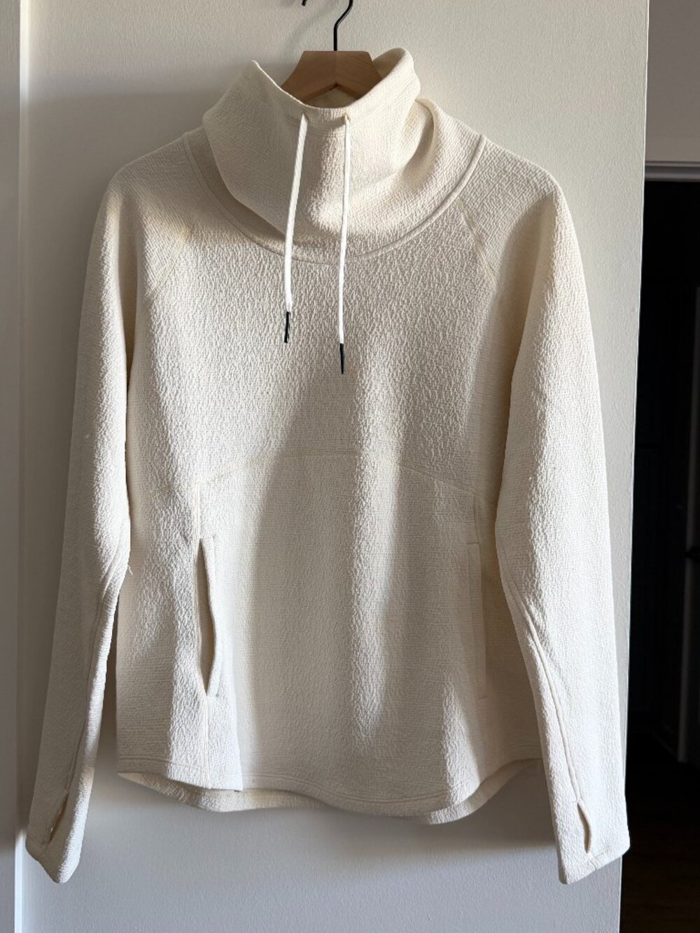 Marmot Women’s Medium Quilted Cowl Neck Pullover Ivory Textured Sweatshirt